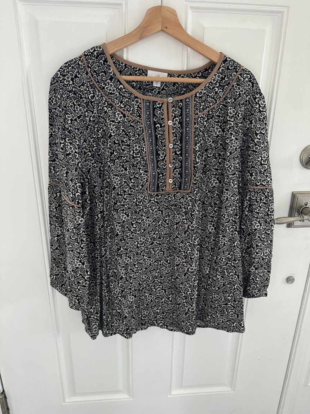 J. Jill Black & Cream Floral Button-Front Tunic with Tan Trim